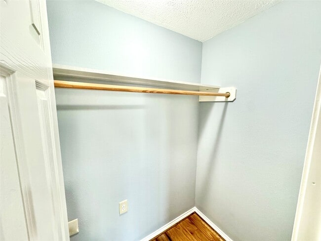 Building Photo - 6203 Heards Ln