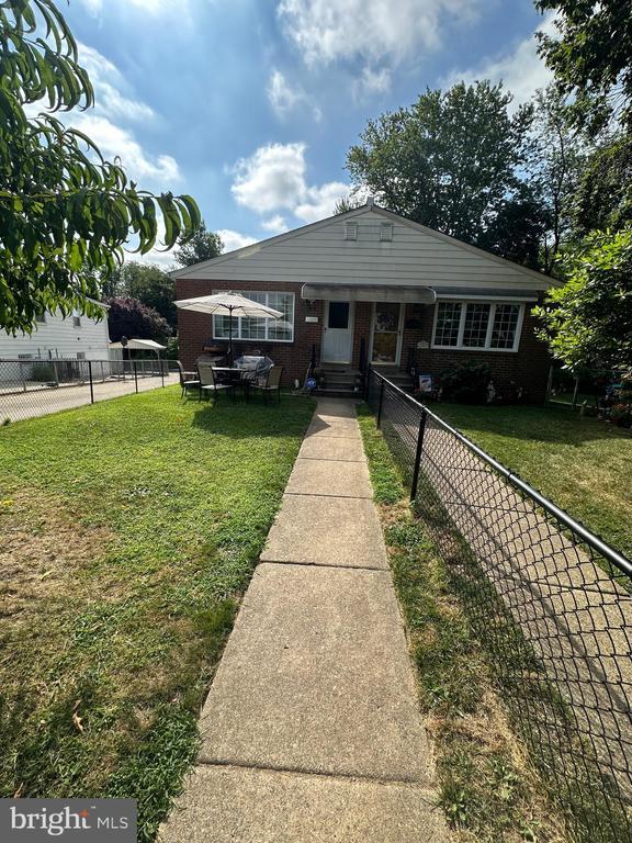 Primary Photo - 7837 Lawndale Ave