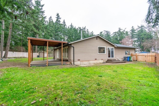 Building Photo - Spacious 3 Bedroom 2 Bath in desirable neighborhood