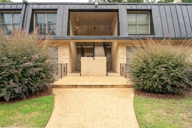 Building Photo - 1745 Jack Warner Pkwy