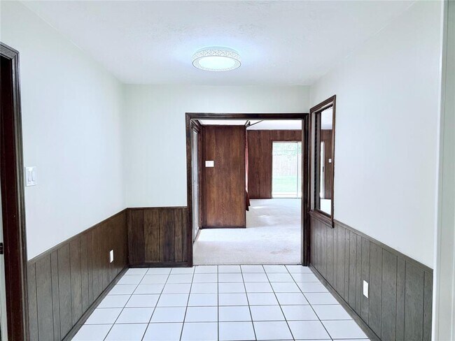 Building Photo - 25419 Lynbriar Ln