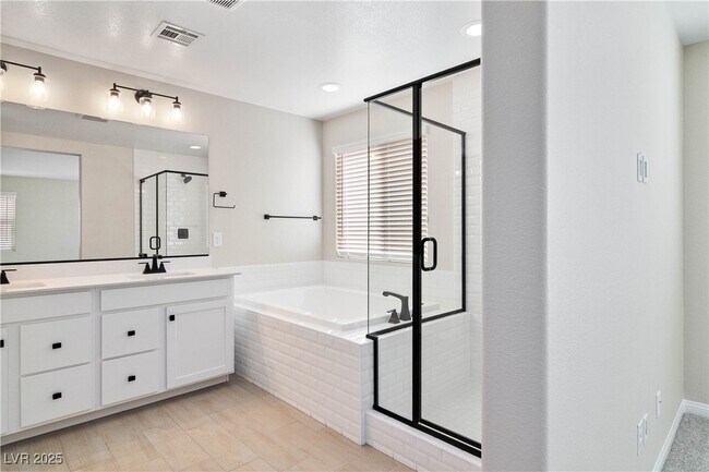 Building Photo - 3859 Painted Lady Ave