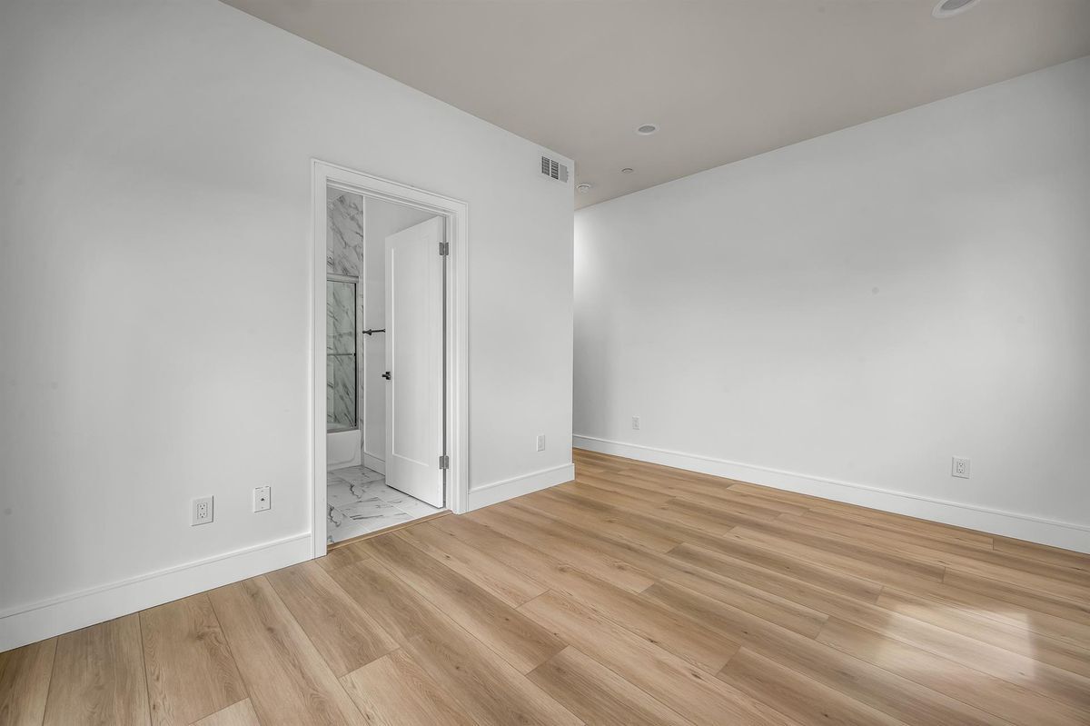 Building Photo - 4073 Saturn St