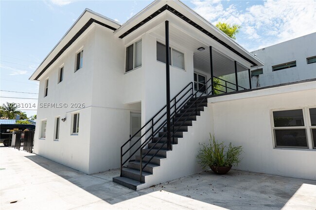 Building Photo - 2240 SW 16th St