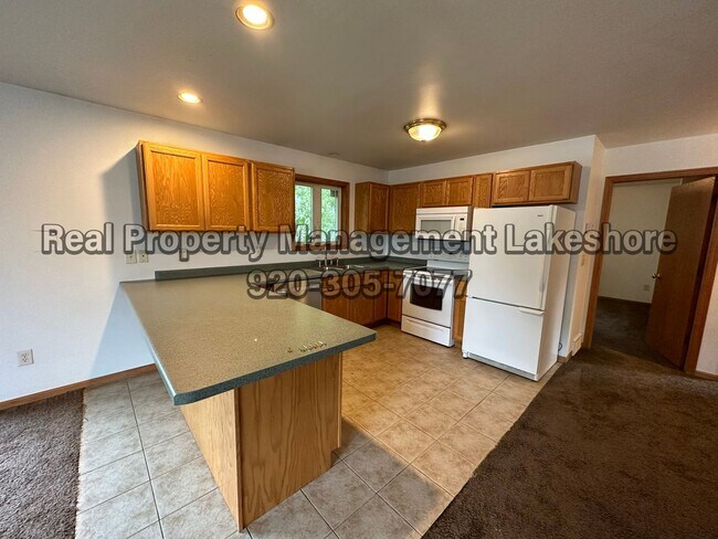 Building Photo - Spacious 5-Bedroom, 2-Bathroom House for Rent