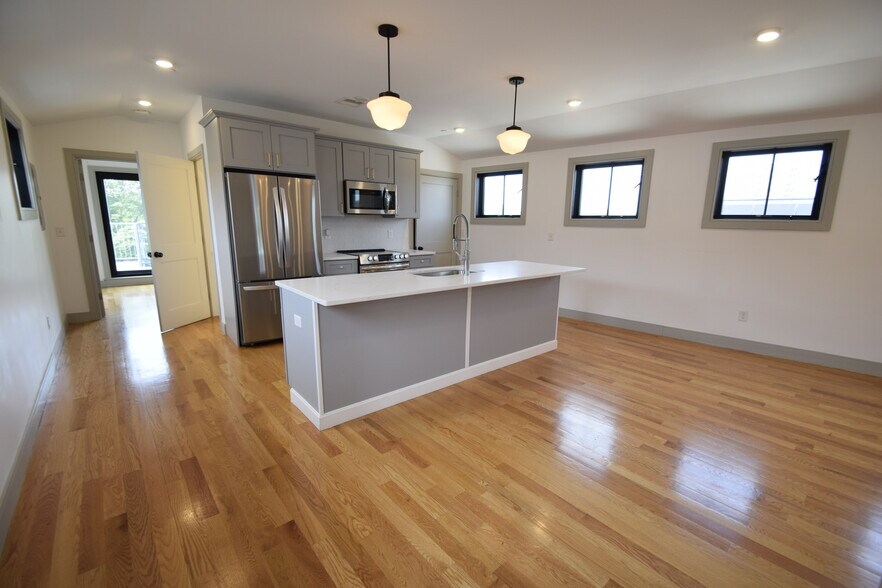Primary Photo - 15 Maywood St