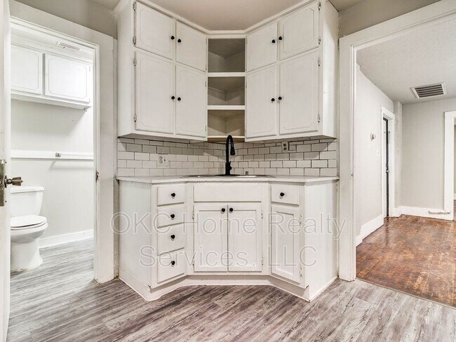 Building Photo - 1740 NW 11th St