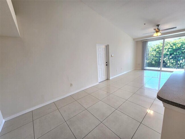 Building Photo - 1021 Villa Cir