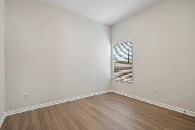 Building Photo - 417 Mustang Trot Dr
