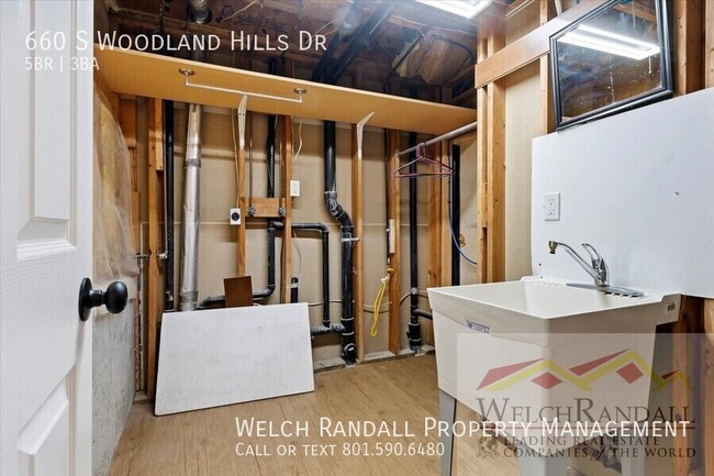 Building Photo - Spacious Single-Family Home in Woodland Hills