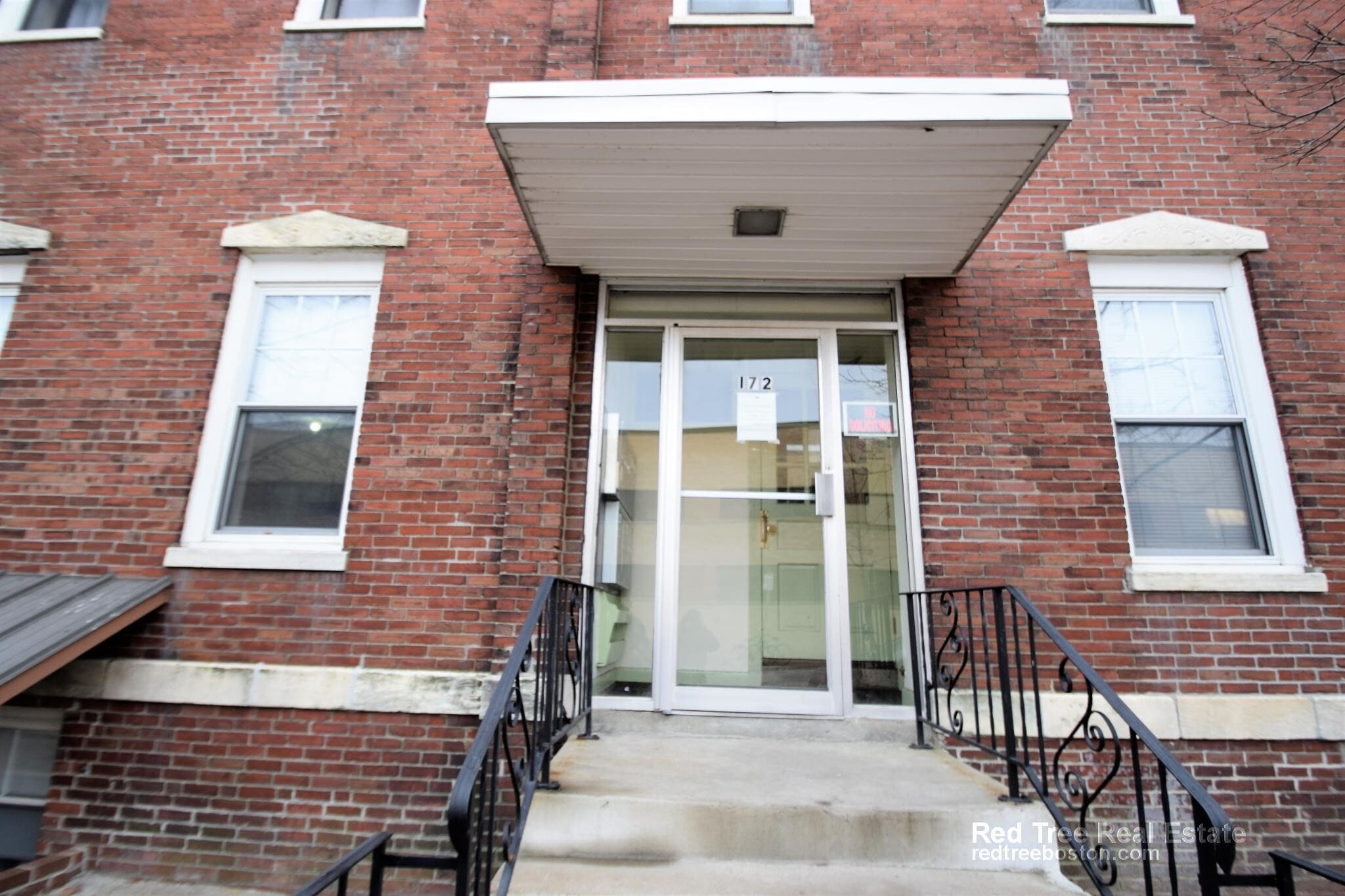 Building Photo - 172 N Beacon St