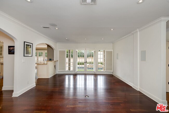 Building Photo - 4419 Clybourn Ave