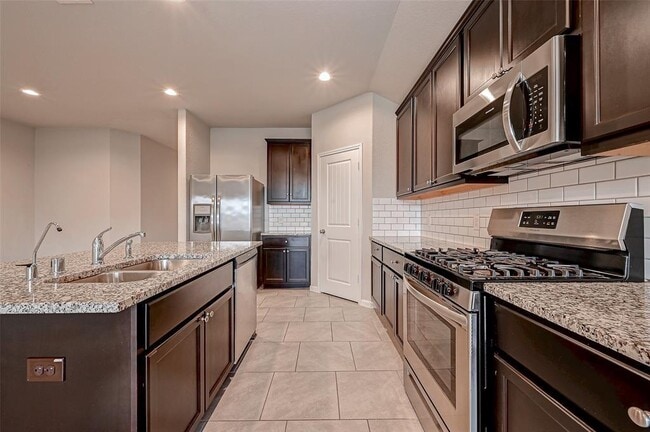 Building Photo - 611 Harvest Bluff Dr