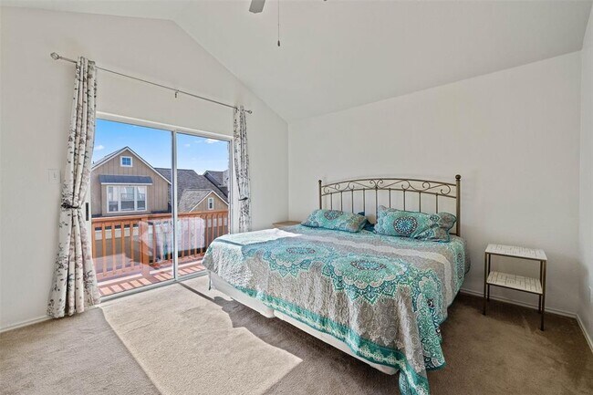 Building Photo - 20980 Waterside Dr