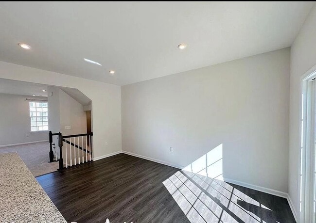 Building Photo - 801 Romeria Dr