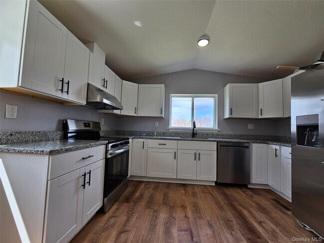 Building Photo - 334 Fair Oaks Rd