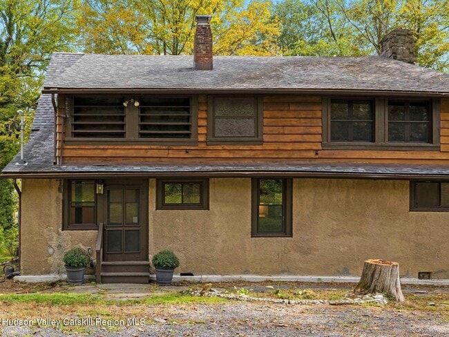 Building Photo - 5 Riverby Ln