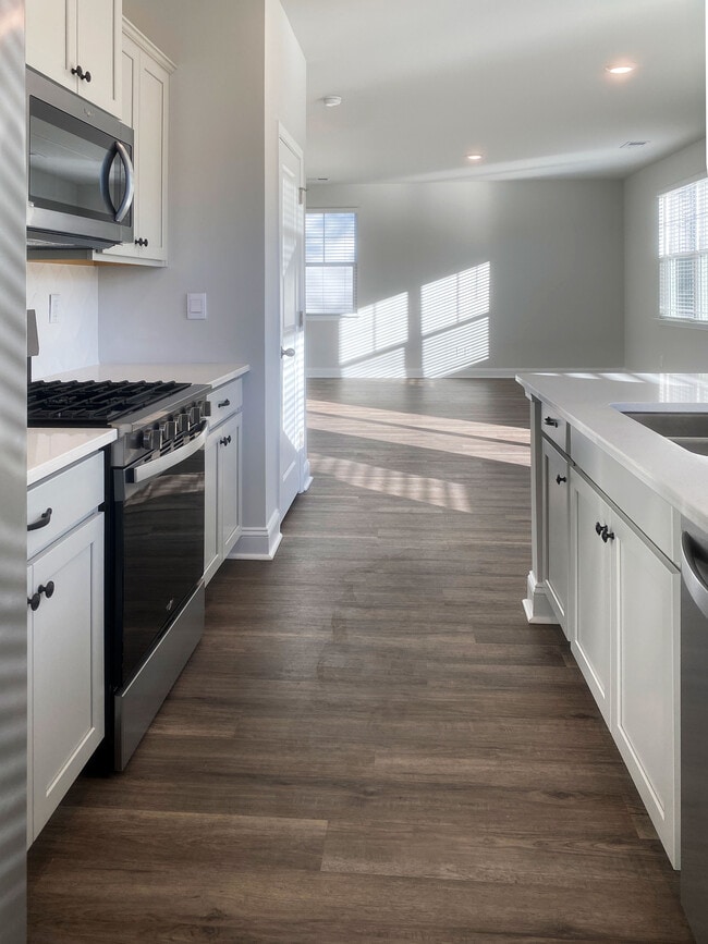 Building Photo - 7047 Shooting Star Way