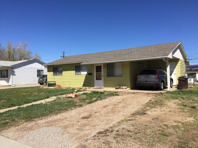 Building Photo - PRE LEASE: 3 Bed 1.5 Bath House Close To Campus!