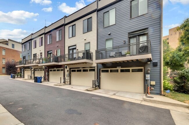 Building Photo - Modern 4-Level Townhome with Rooftop Terrace & Indoor/Outdoor Fireplace Near Old Town