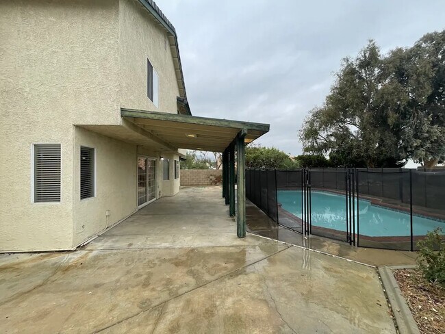 Building Photo - 5028 W Avenue M