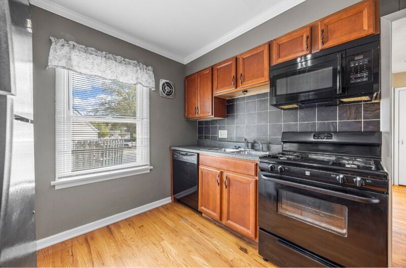 Building Photo - 3661 St Marguerite Ln