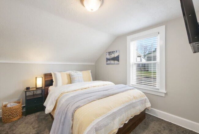 Building Photo - 3576 Portage Point Blvd