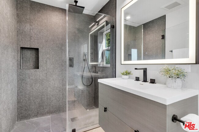 Building Photo - 7966 Mulholland Dr