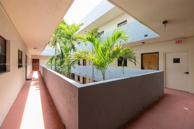 Building Photo - 1250 Lincoln Rd