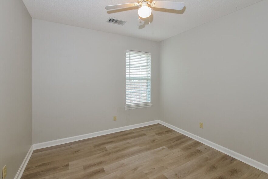 Building Photo - 8408 Cross Point Dr