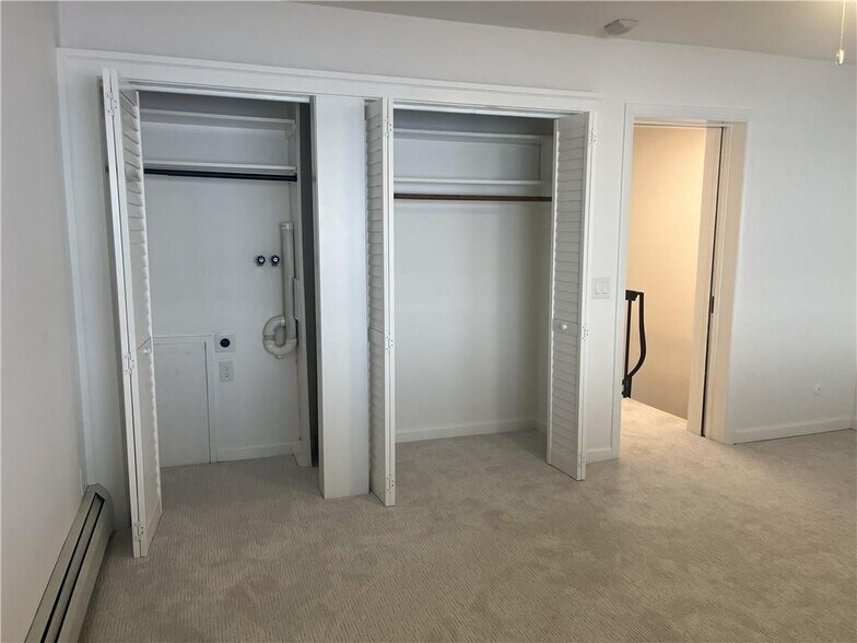 Building Photo - 400 Narragansett Pkwy