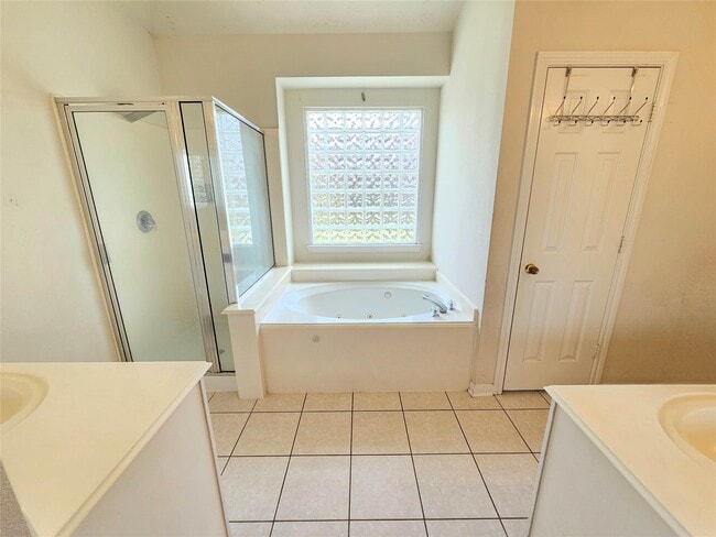 Building Photo - 7714 Chateau Point Ln