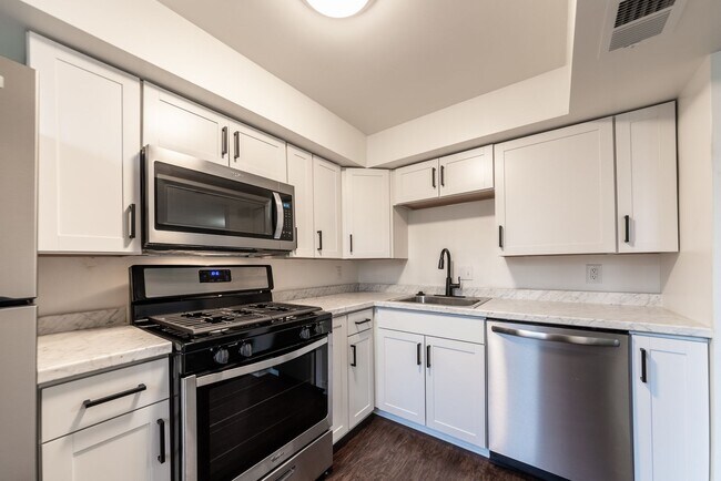 Building Photo - 601 E Warrington Ave