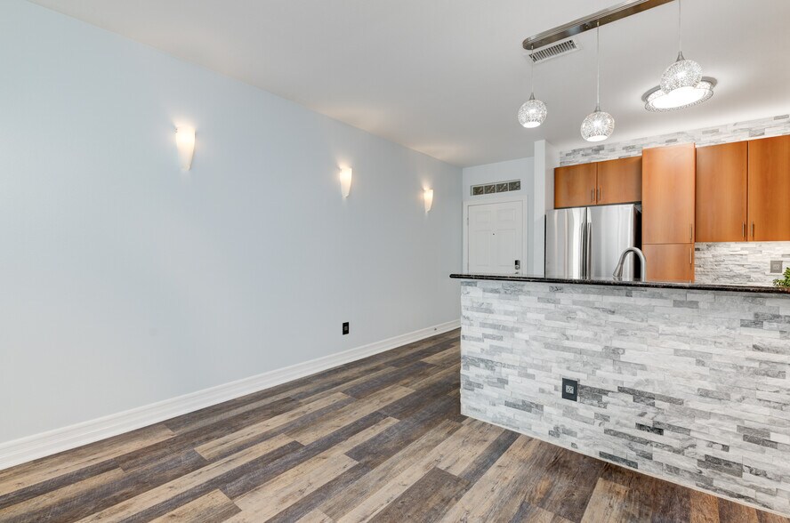 Building Photo - 1225 Island Ave
