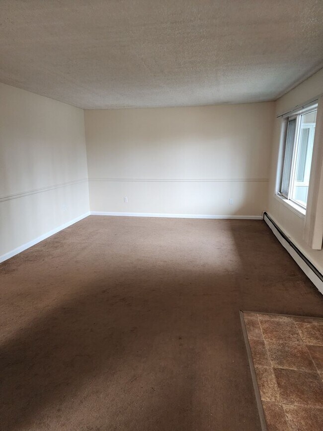 Building Photo - 100 B St