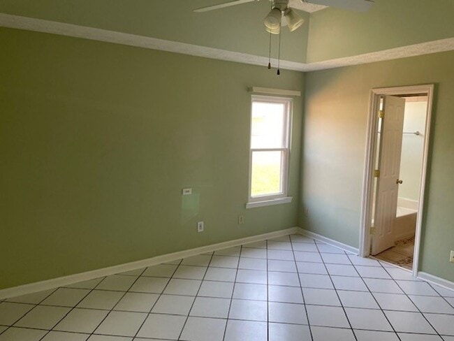 Building Photo - 290 Monmouth Dr