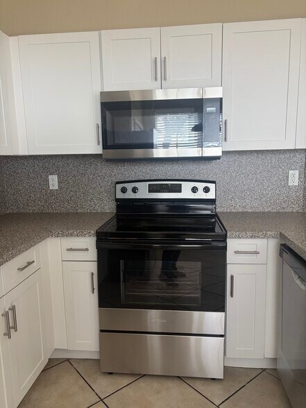 Building Photo - 12398 SW 125th Ter