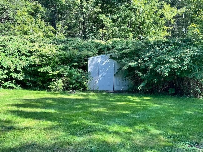 Building Photo - 3 Pine Crest Dr