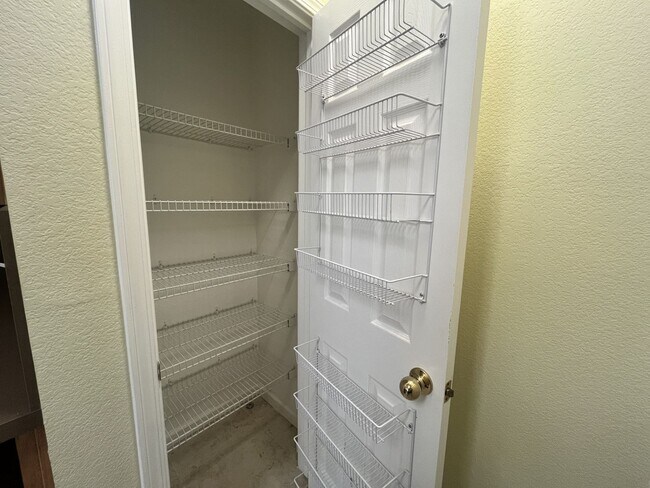 Building Photo - 2 Bedroom 2 bath Available in Sunnyvale, C...