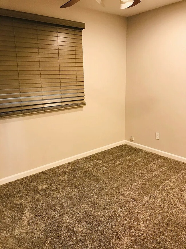Building Photo - Beautiful 3 bedroom home