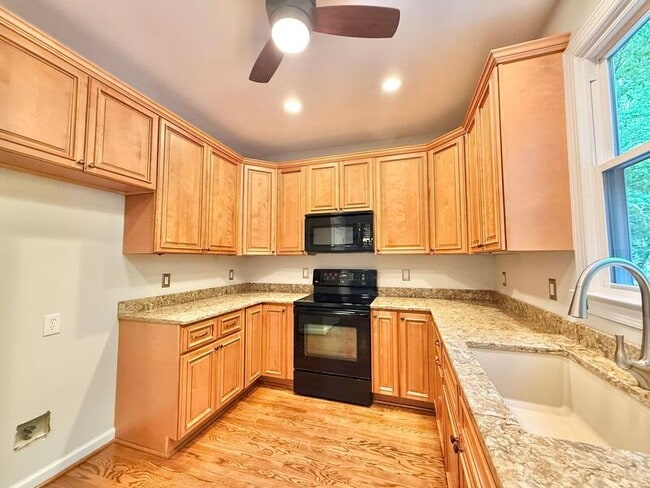 Building Photo - 9412 Springdale Dr