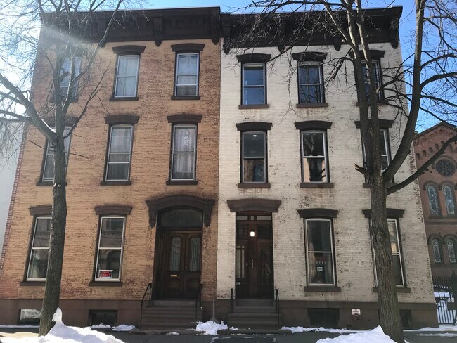 Primary Photo - 1913 5th Ave