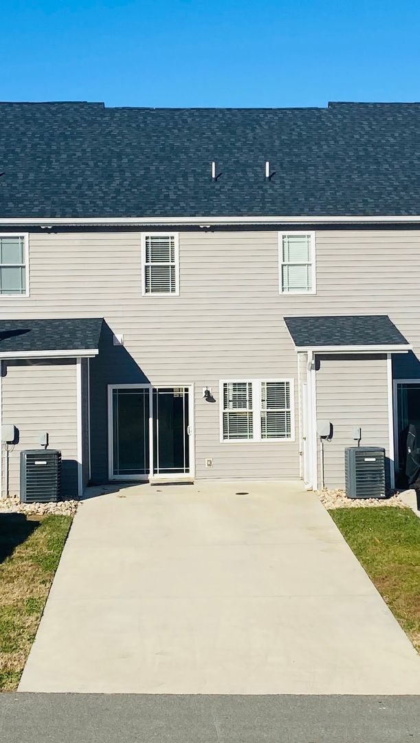 Building Photo - Great Location 3 Bedroom House