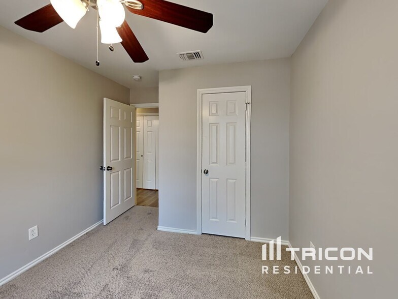 Building Photo - 352 N Beltwoods Dr