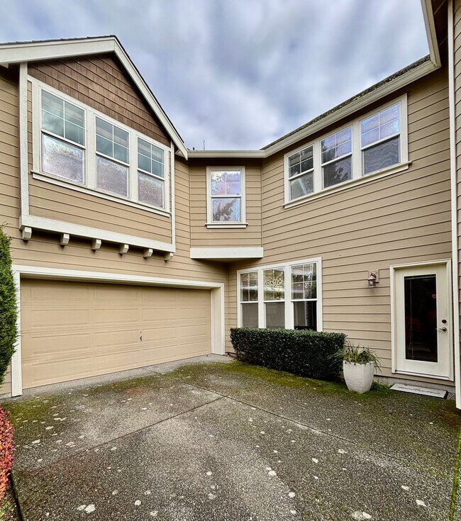 Building Photo - 4 Bed / 2.5 Bath Kirkland single family home $3,795/mo