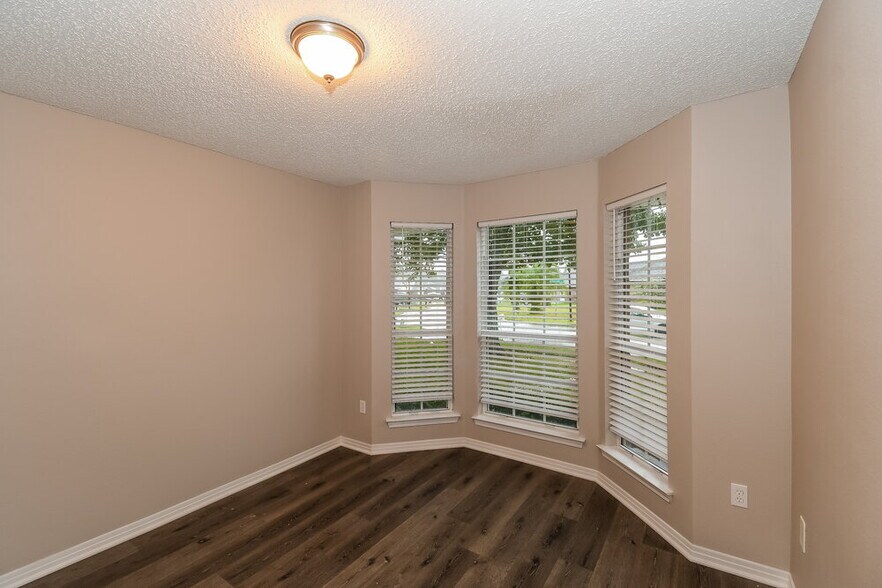 Building Photo - 7324 Ironside Dr W