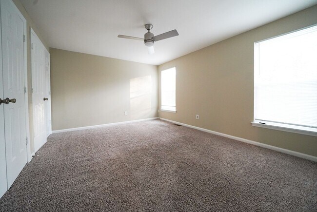 Building Photo - Remodeled 2 sty 4 bd, 2 1/2 ba 2 car gar fenced yd 6 ,9, or 12 mo lease