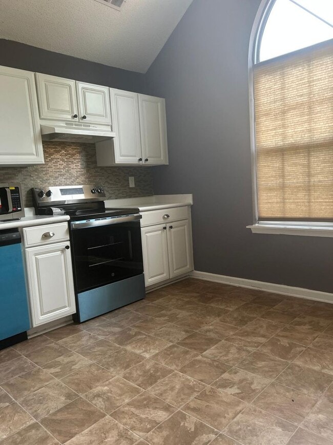 Building Photo - Desired Location for this 3 bedroom 2 bath...