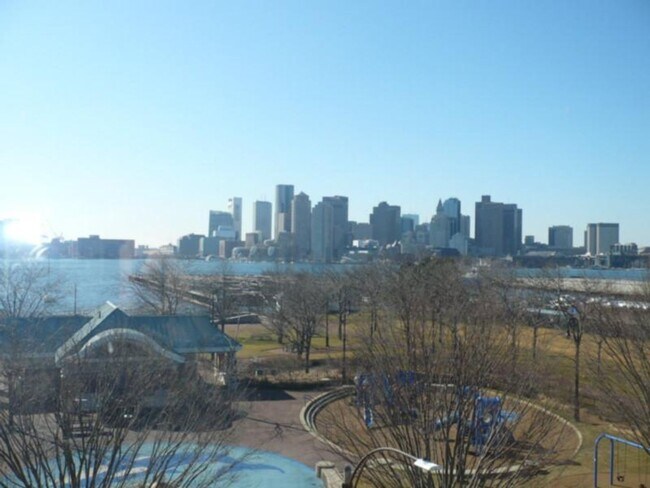 Building Photo - Beautiful 2 Bed Right in Jeffries Point