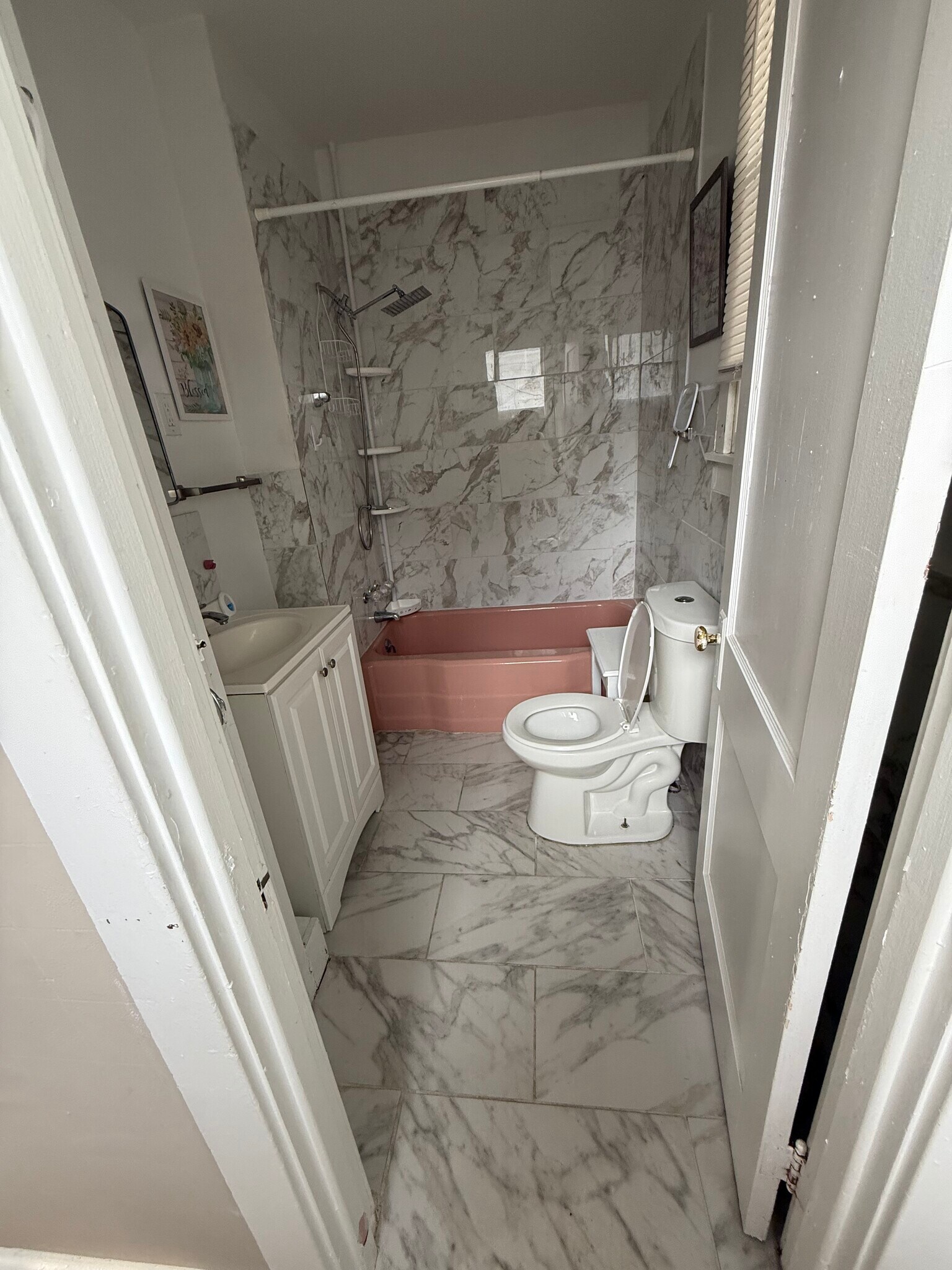 Bathroom - 909 N 5th St